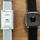 Sensores de pulso cardíaco en el Pebble 2 (izquierda) y Pebble Time 2